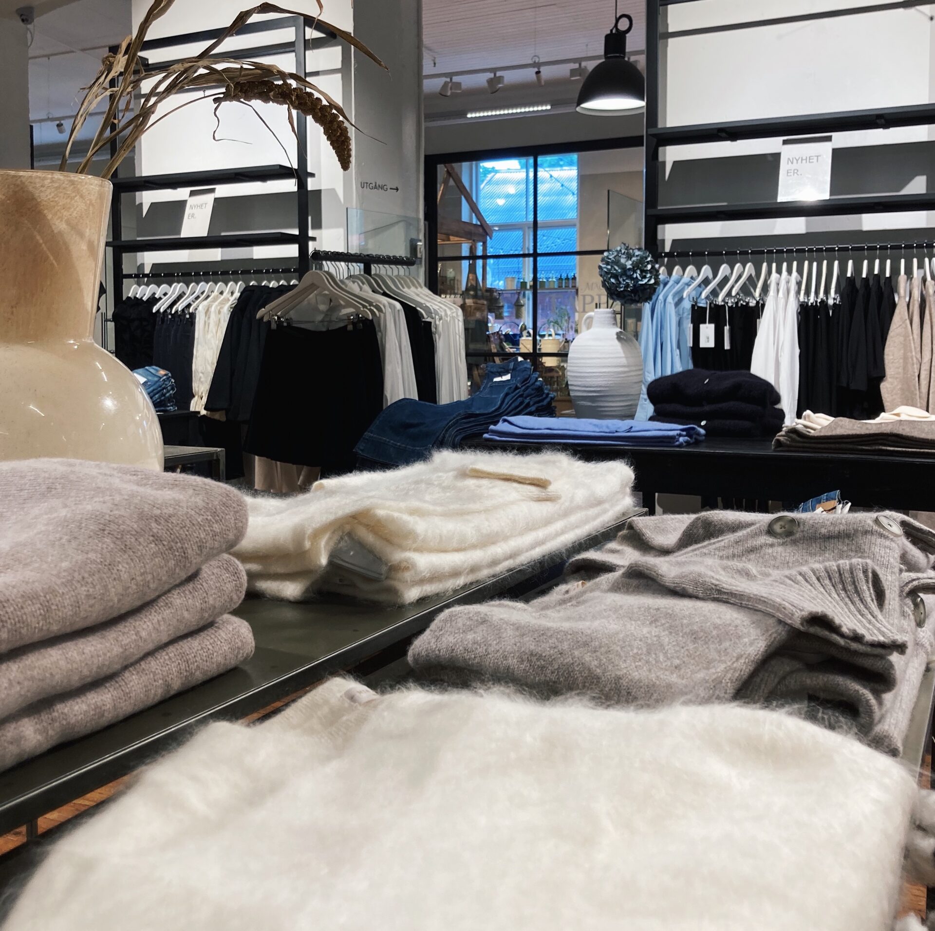 HELGERBJUDANDE - BOMULLSFABRIKEN